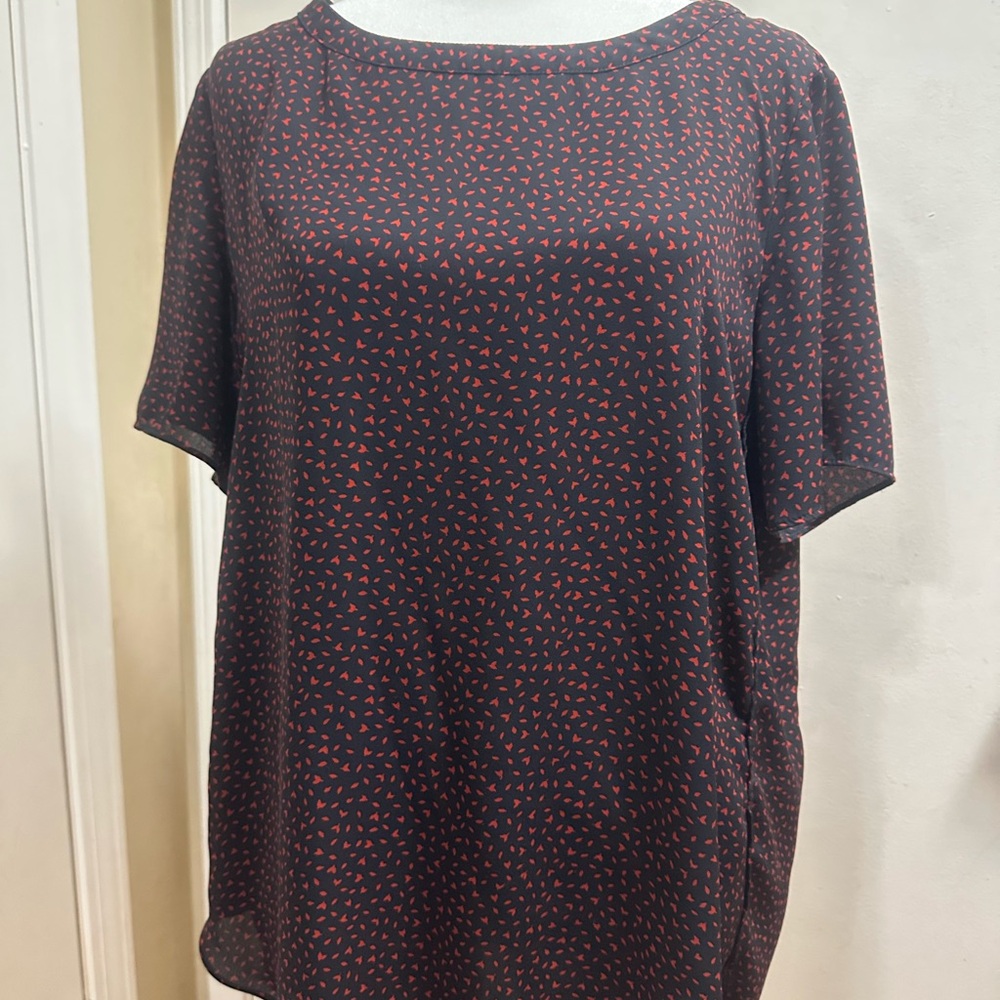 Women's Black and Red Patterned Top